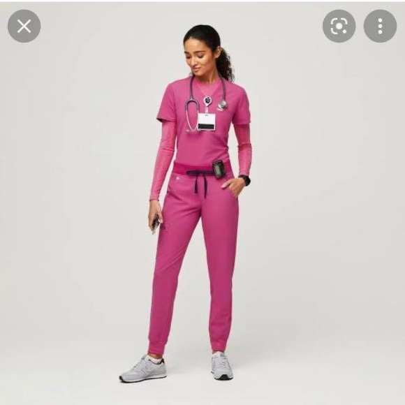 XS FIGS Catarina One-Pocket Top and XS Zamora Jogger Bottoms (Electric Orchid) - Picture 4 of 4